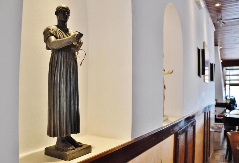 Iniohos Hotel Restaurant