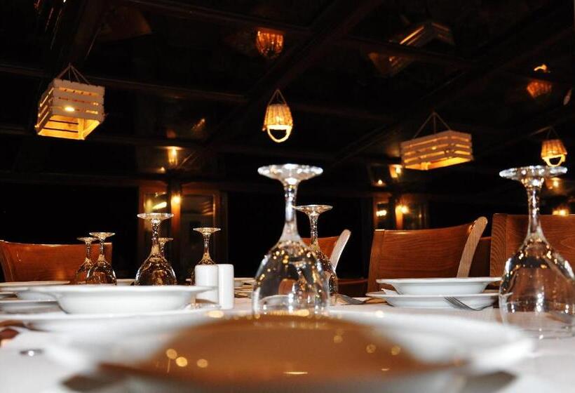 Iniohos Hotel Restaurant