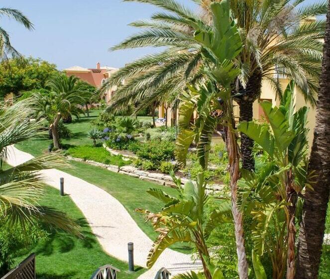 Jardim Da Meia Praia Resort