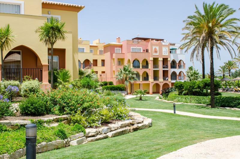 Jardim Da Meia Praia Resort