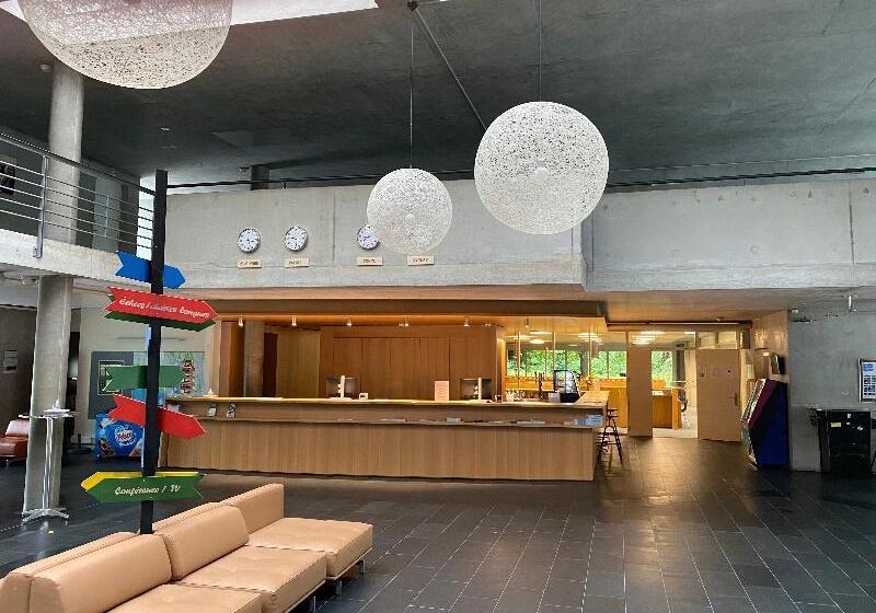 Lausanne Youth Hostel Jeunotel