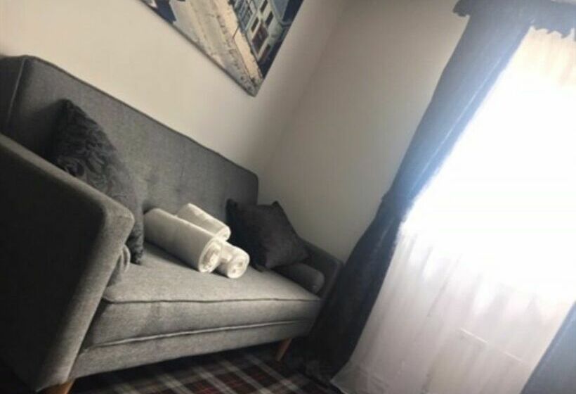 The Huddersfield Hotel