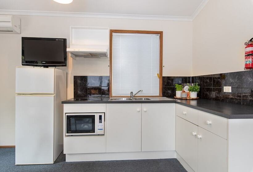 בית מלון כפרי Adelaide Caravan Park   Aspen Holiday Parks