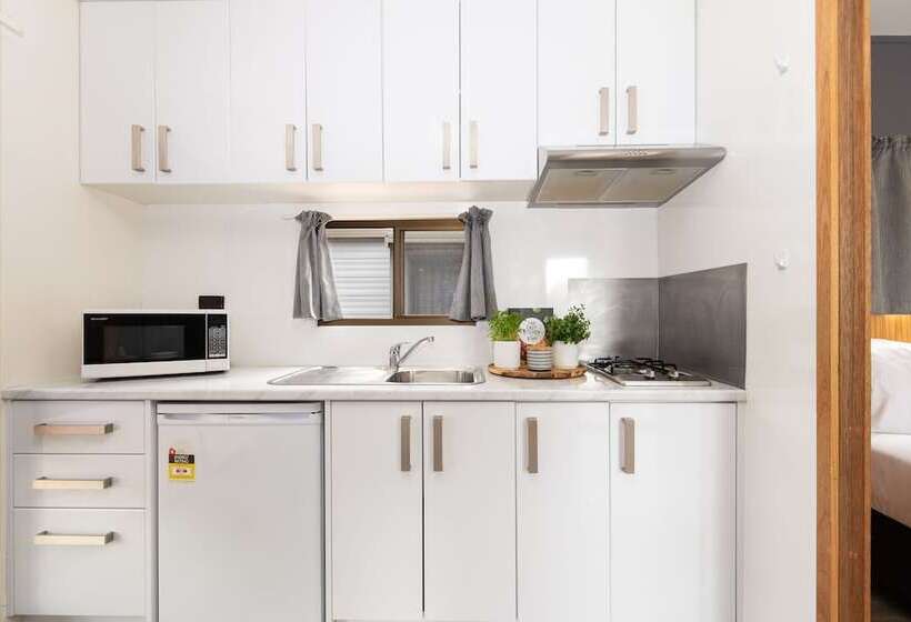 בית מלון כפרי Adelaide Caravan Park   Aspen Holiday Parks