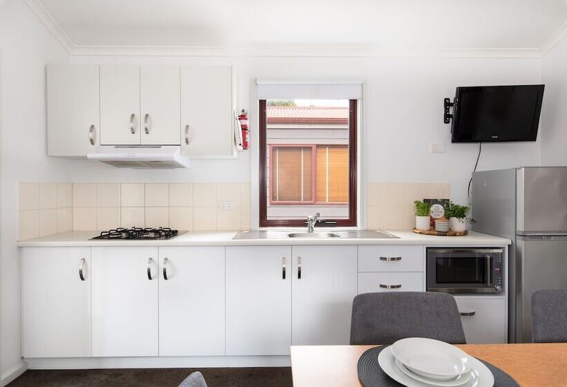 هتل Adelaide Caravan Park   Aspen Holiday Parks