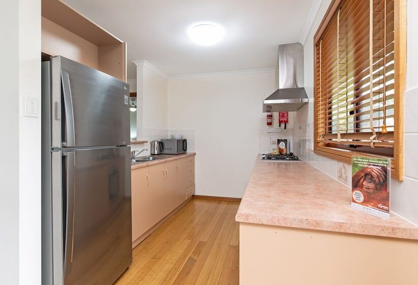 בית מלון כפרי Adelaide Caravan Park   Aspen Holiday Parks