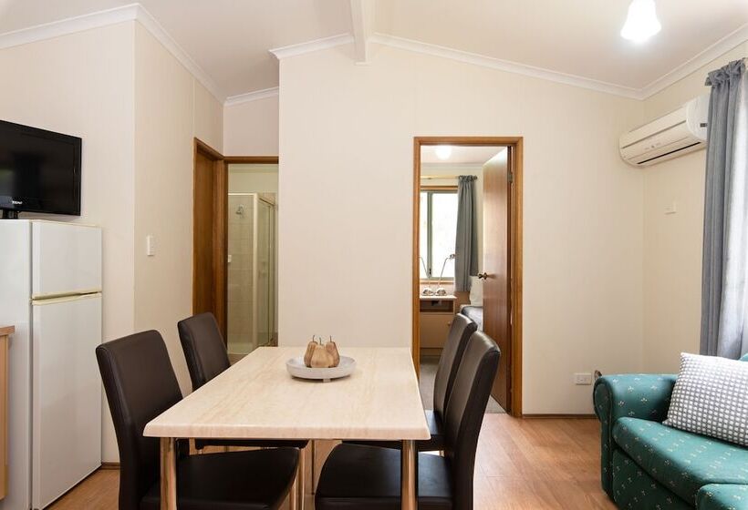 בית מלון כפרי Adelaide Caravan Park   Aspen Holiday Parks