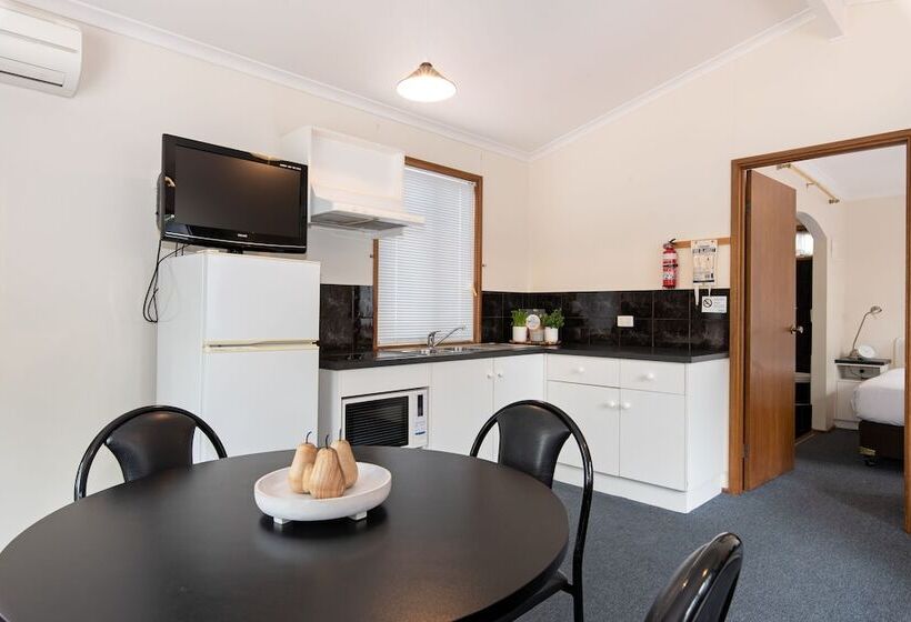 בית מלון כפרי Adelaide Caravan Park   Aspen Holiday Parks