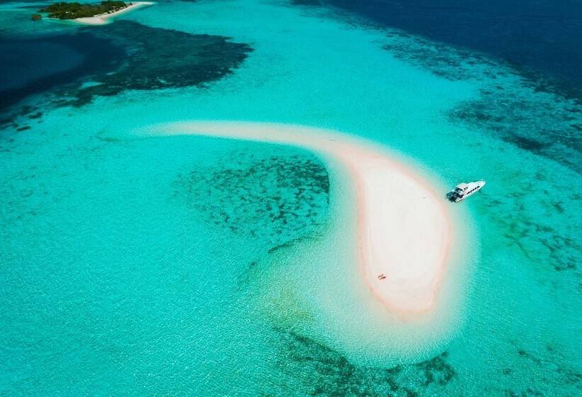 فندق Ayana Komodo Waecicu Beach