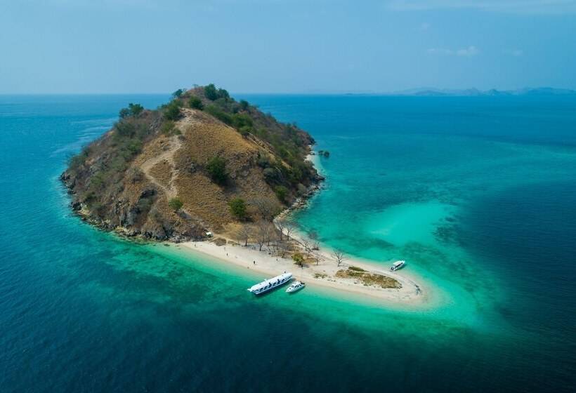 هتل Ayana Komodo Waecicu Beach