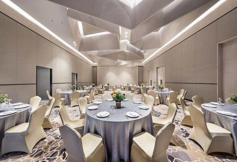 فندق Ayana Komodo Waecicu Beach