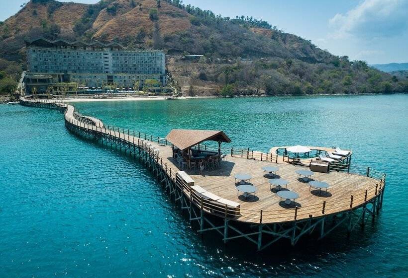 فندق Ayana Komodo Waecicu Beach