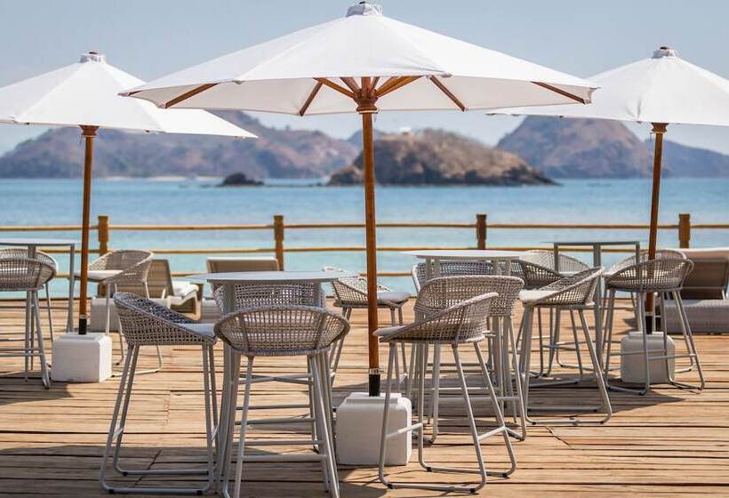 فندق Ayana Komodo Waecicu Beach
