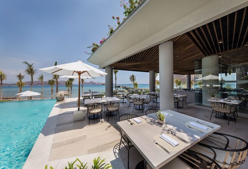 فندق Ayana Komodo Waecicu Beach