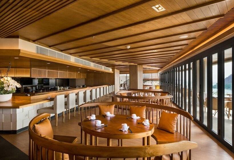 فندق Ayana Komodo Waecicu Beach