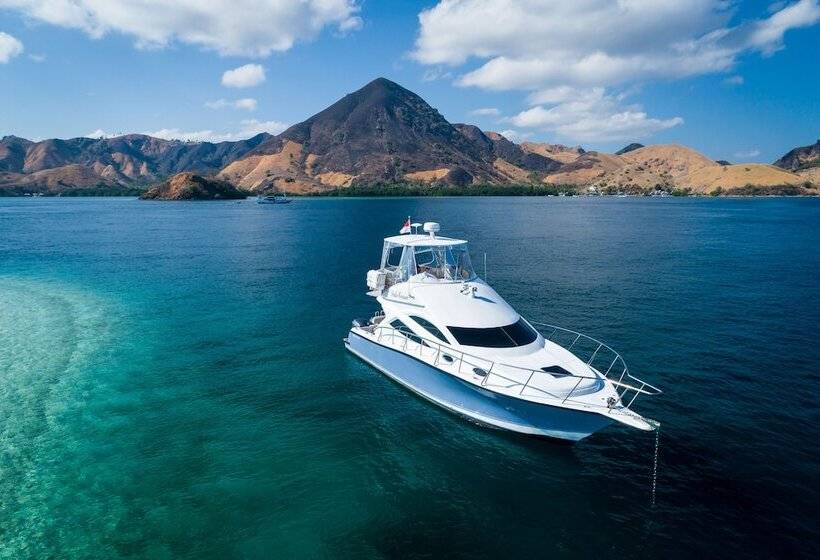 فندق Ayana Komodo Waecicu Beach