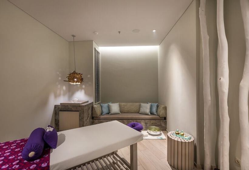 فندق Ayana Komodo Waecicu Beach