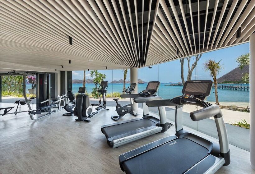 فندق Ayana Komodo Waecicu Beach