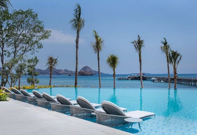 فندق Ayana Komodo Waecicu Beach