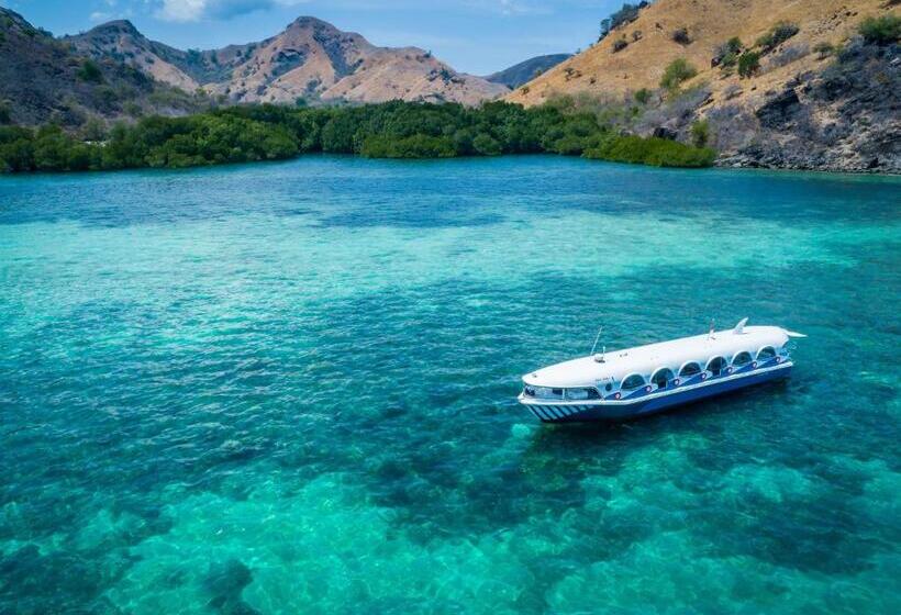 هتل Ayana Komodo Waecicu Beach