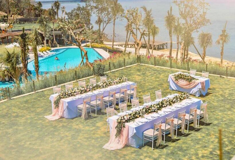 فندق Ayana Komodo Waecicu Beach