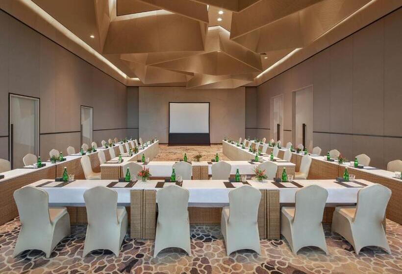 فندق Ayana Komodo Waecicu Beach