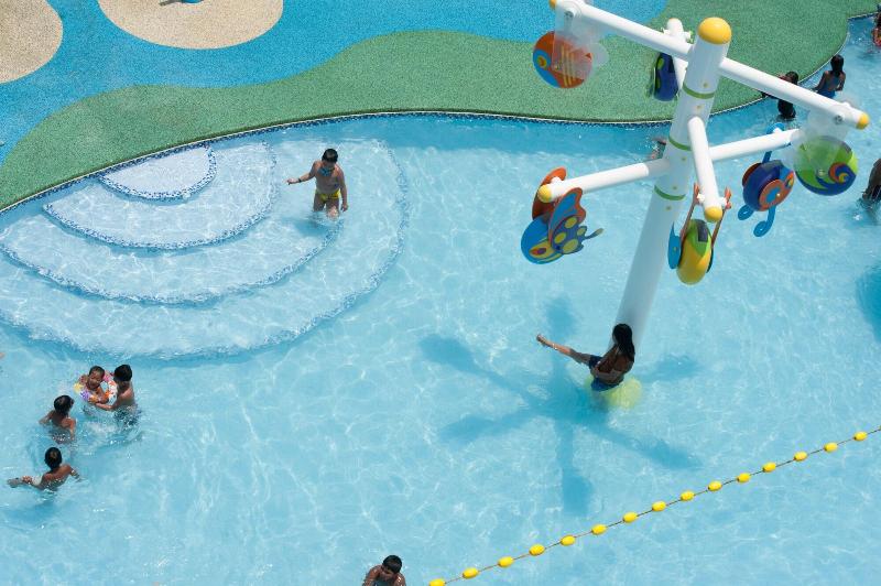 בית מלון כפרי Cml Beach Resort & Water Park