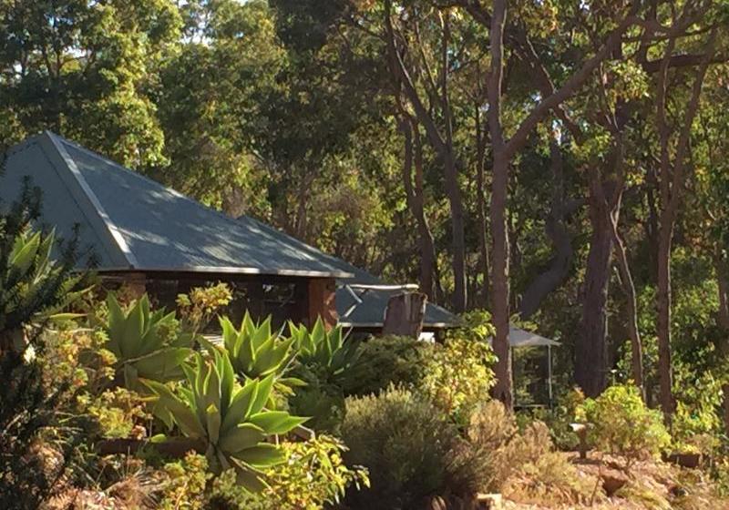 Отель Dunsborough Ridge Retreat
