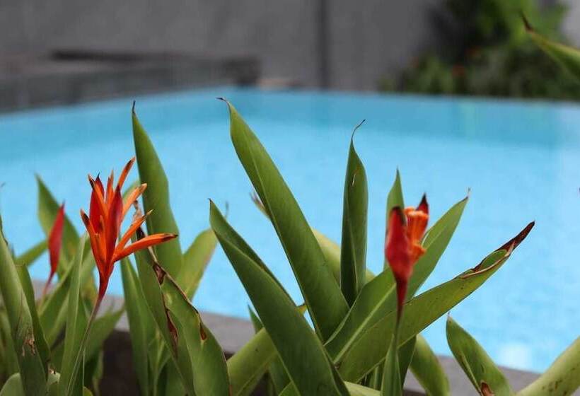 فندق Front One Inn Kediri