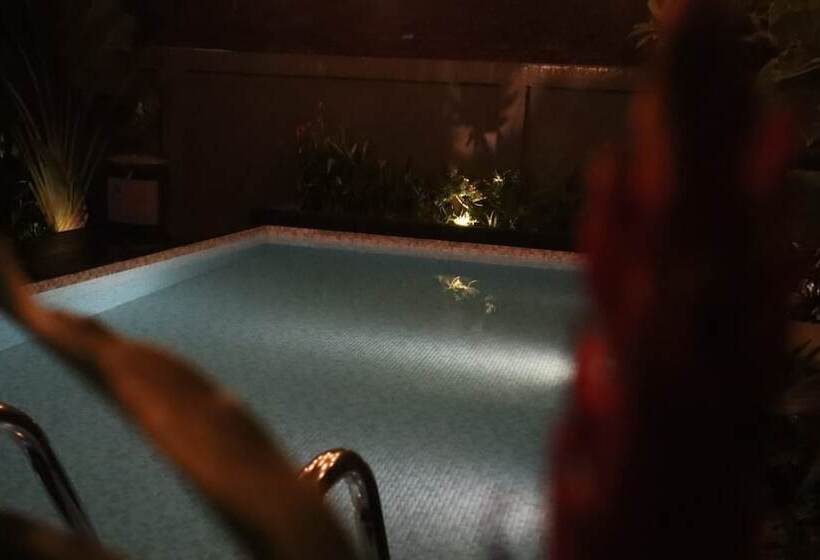 فندق Front One Inn Kediri