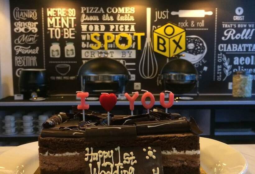 فندق Front One Inn Kediri