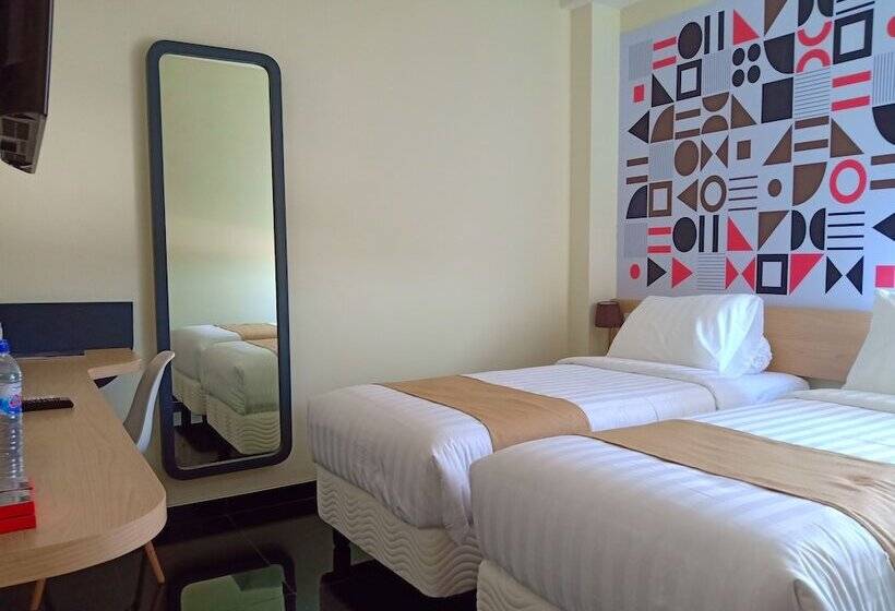 فندق Front One Inn Kediri