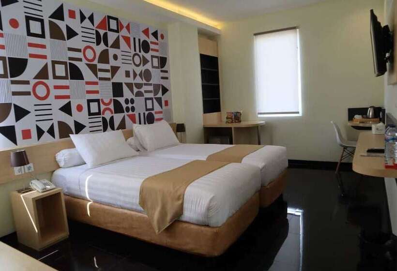 فندق Front One Inn Kediri