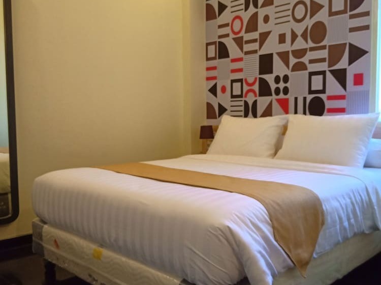 فندق Front One Inn Kediri