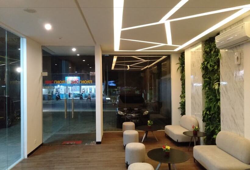 فندق Front One Inn Kediri