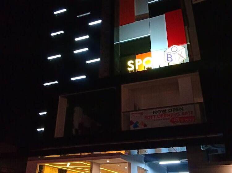 فندق Front One Inn Kediri