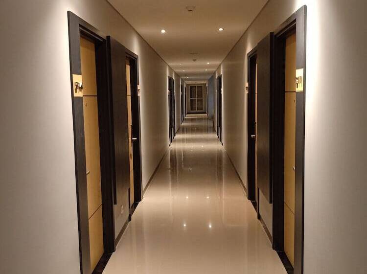 فندق Front One Inn Kediri