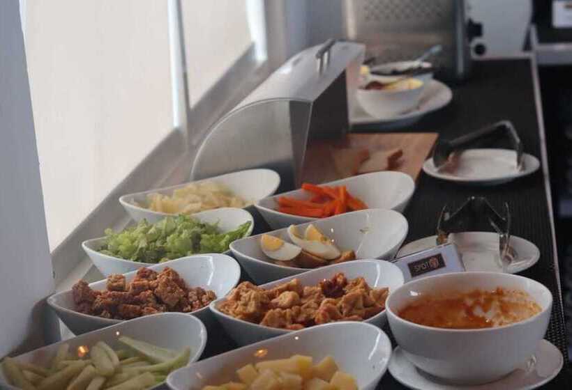 فندق Front One Inn Kediri