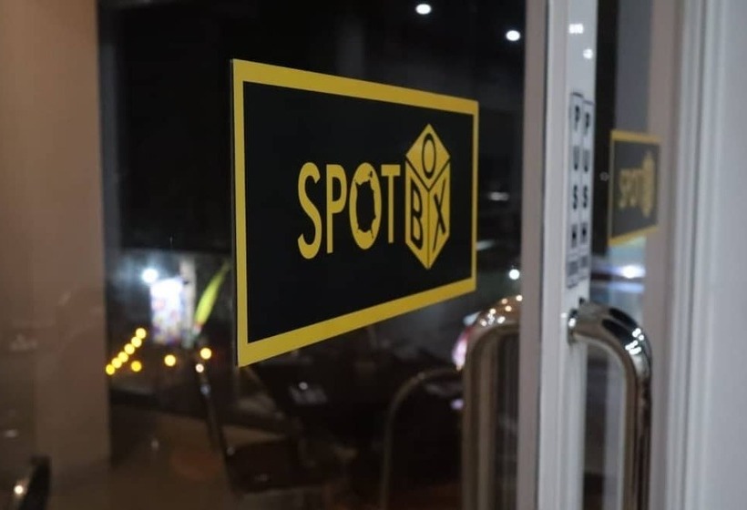 فندق Front One Inn Kediri