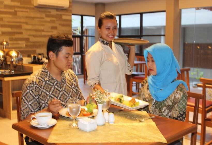 Grand Laguna Hotel & Villa