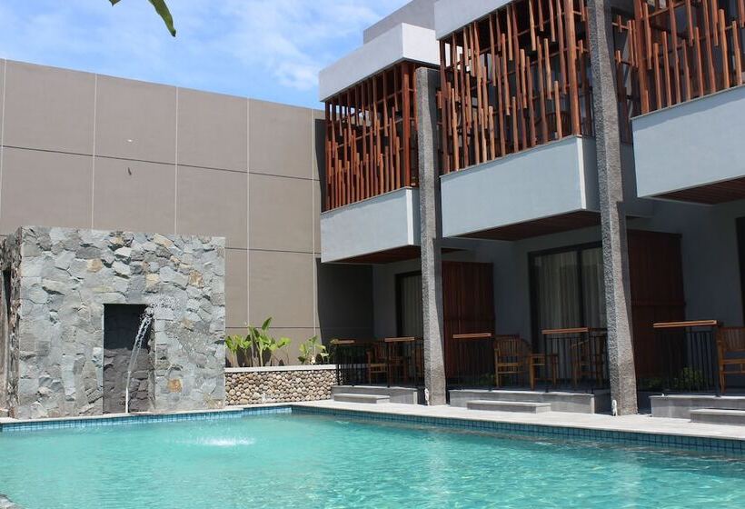 Grand Laguna Hotel & Villa