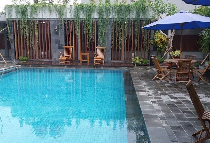 Grand Laguna Hotel & Villa