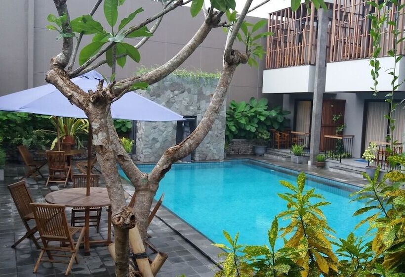 Grand Laguna Hotel & Villa