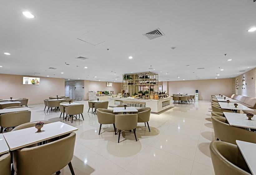 فندق Grand Whiz Megamas Manado