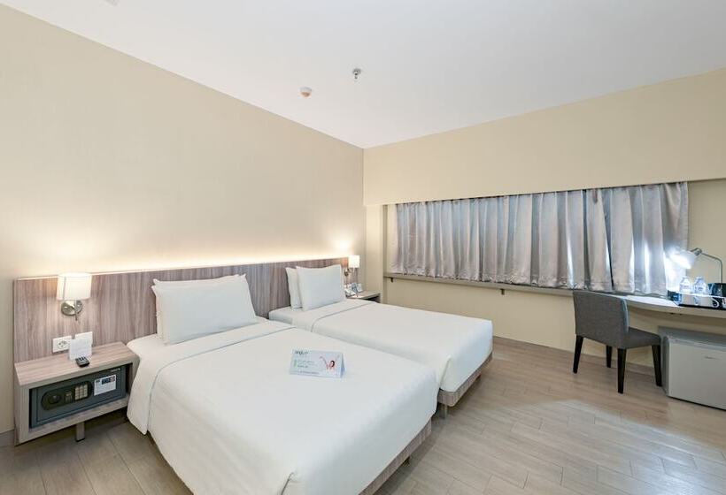فندق Grand Whiz Megamas Manado