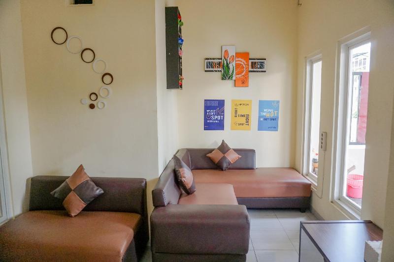 בית מלון כפרי Spot On 1878 Griya Bunda Family