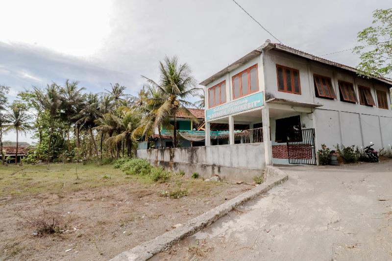 בית מלון כפרי Losmen Parikesit