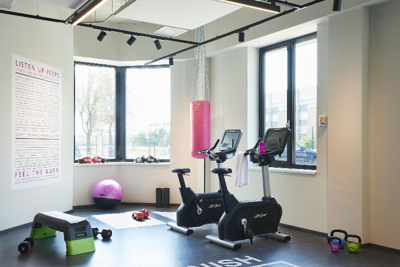 هتل Moxy Amsterdam Schiphol Airport