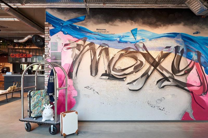 هتل Moxy Amsterdam Schiphol Airport