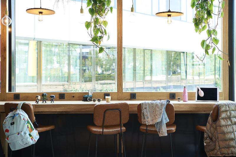 هتل Moxy Amsterdam Schiphol Airport